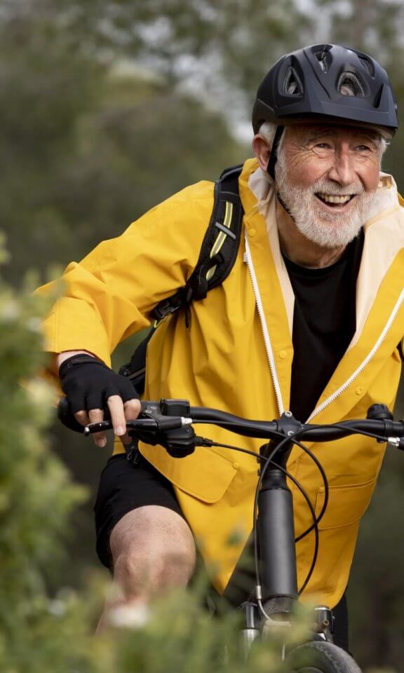 portrait-senior-man-with-bike-mountain